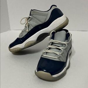 Jordan Kids Sneakers in Navy and Light Gray
